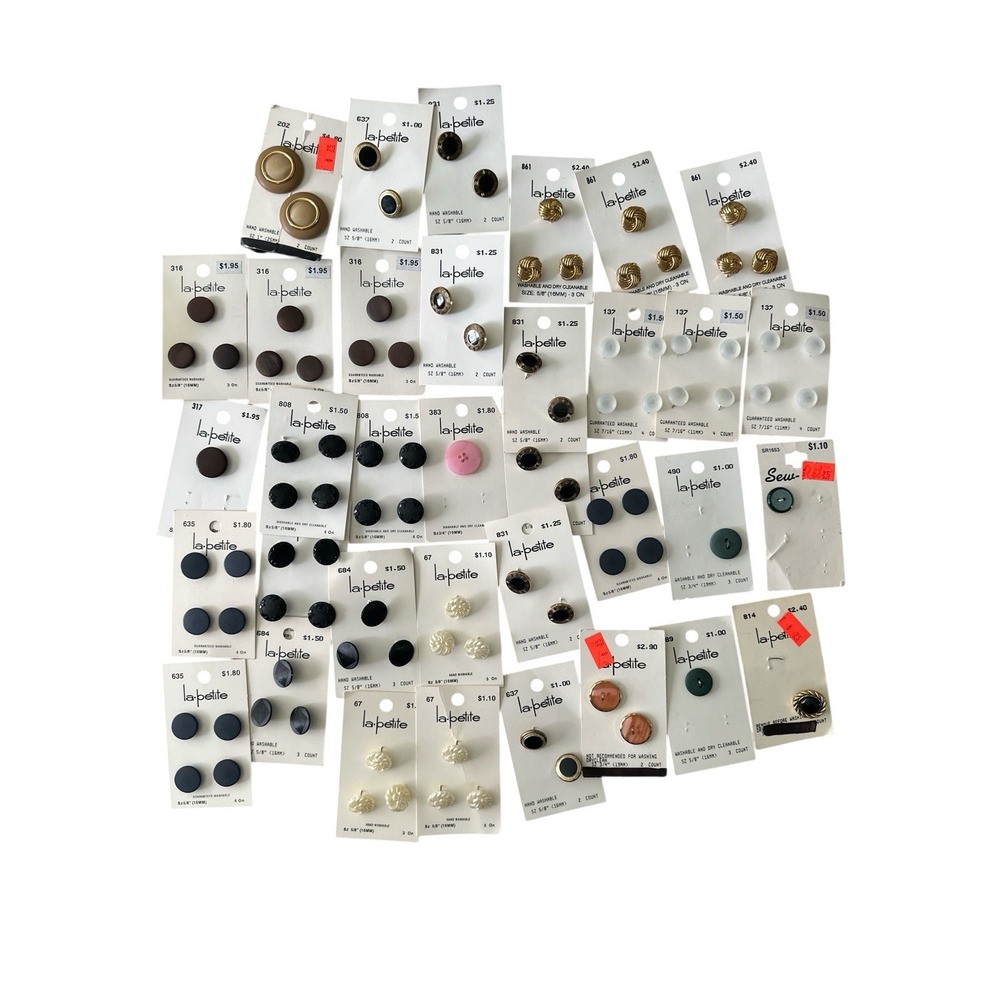Lot Of Vintage Buttons on 35 Cards LA PETITE Le Chic BOUTIQUE Pacific‎